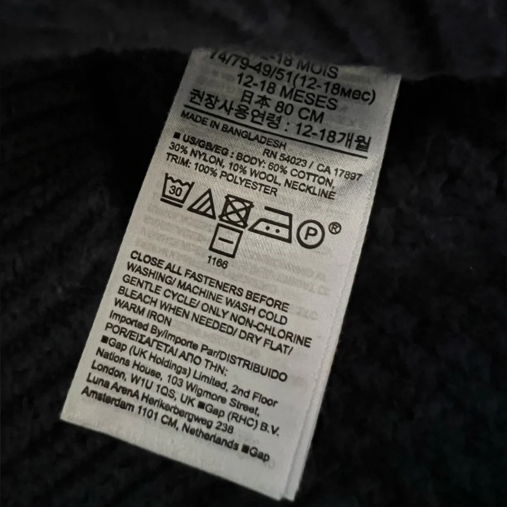 2 cable-knit sweaters 12months (blue) & 18 months (white) Gap & Gymboree